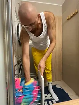 Snapshot of smint06 chatting on 10/27/25, 07:29 smint06 online show from 10/27/25, 07:29