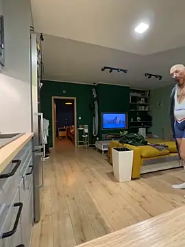 Snapshot of smint06 chatting on 11/15/25, 08:05 smint06 online show from 11/15/25, 08:05