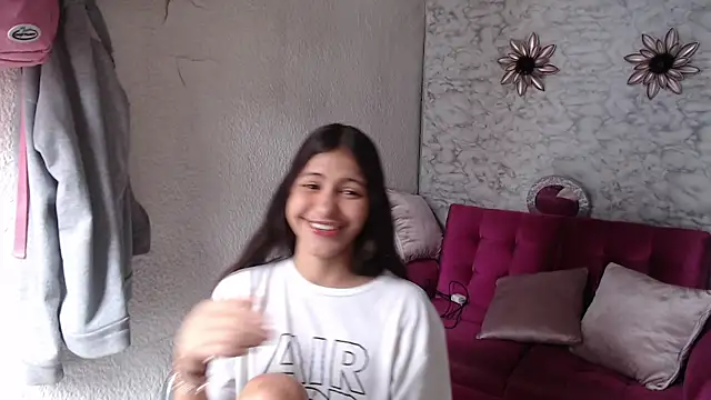 Evagirl69 online show from 06/18/26, 12:31