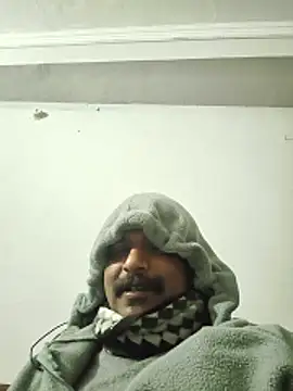 Snapshot of vardh033 chatting on 12/22/25, 01:41 vardh033 online show from 12/22/25, 01:41