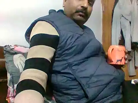 Snapshot of vardh033 chatting on 01/07/26, 06:32 vardh033 online show from 01/07/26, 06:32