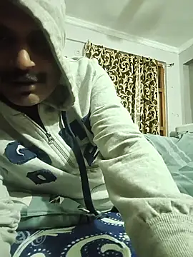 Snapshot of vardh033 chatting on 01/10/26, 06:42 vardh033 online show from 01/10/26, 06:42