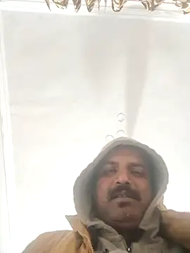 Snapshot of vardh033 chatting on 01/13/26, 05:18 vardh033 online show from 01/13/26, 05:18