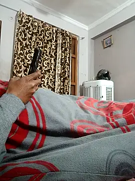 Snapshot of vardh033 chatting on 02/05/26, 03:49 vardh033 online show from 02/05/26, 03:49