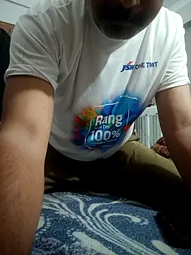 Snapshot of vardh033 chatting on 03/11/26, 12:44 vardh033 online show from 03/11/26, 12:44