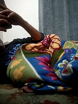 Snapshot of vardh033 chatting on 03/21/26, 04:32 vardh033 online show from 03/21/26, 04:32