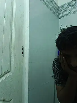 Snapshot of vardh033 chatting on 03/31/26, 12:01 vardh033 online show from 03/31/26, 12:01