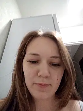 Snapshot of AlisaWyn chatting on 12/20/25, 01:29 AlisaWyn online show from 12/20/25, 01:29