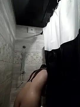 Snapshot of AlisaWyn chatting on 03/09/26, 04:05 AlisaWyn online show from 03/09/26, 04:05