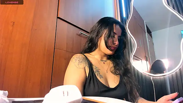 Snapshot of scarletr_red chatting on 10/10/25, 08:41 scarletr red online show from 10/10/25, 08:41