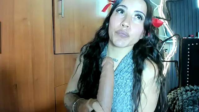 Snapshot of scarletr_red chatting on 11/01/25, 11:18 scarletr red online show from 11/01/25, 11:18