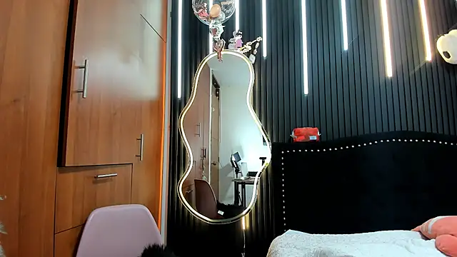 Snapshot of scarletr_red chatting on 01/08/26, 09:28 scarletr red online show from 01/08/26, 09:28