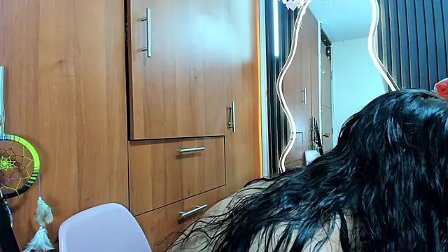 Snapshot of scarletr_red chatting on 01/10/26, 01:29 scarletr red online show from 01/10/26, 01:29