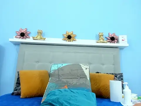 monalind220 online show from 10/09/25, 01:20