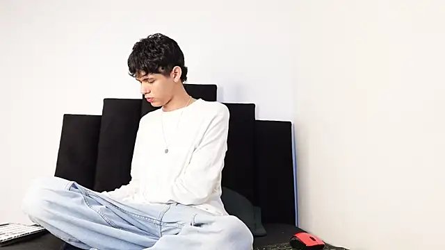 alexmark  online show from 10/21/25, 01:45