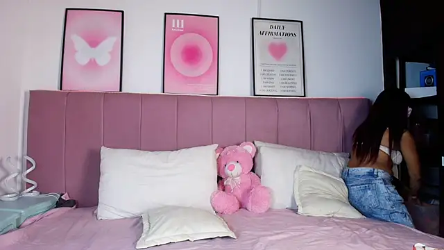 Snapshot of Naiaa_Cruz chatting on 03/16/26, 08:02 Naiaa Cruz online show from 03/16/26, 08:02