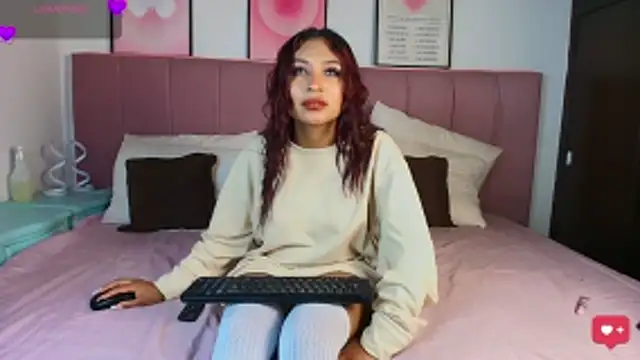 Snapshot of Naiaa_Cruz chatting on 03/18/26, 07:28 Naiaa Cruz online show from 03/18/26, 07:28