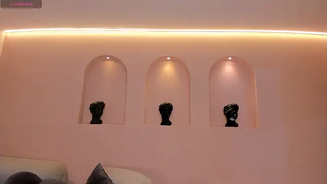 LeahNovac online show from 10/25/25, 11:29