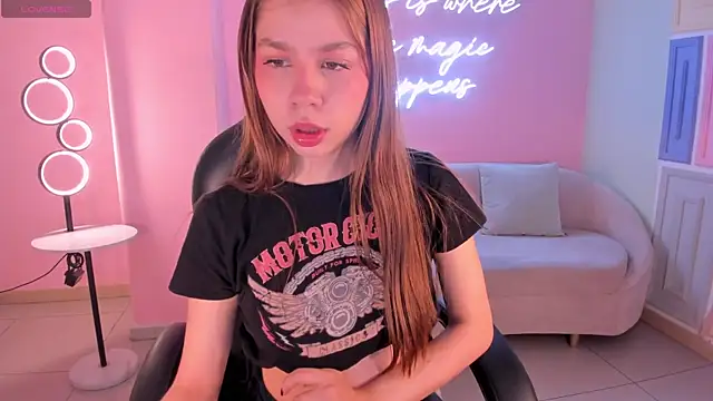 Snapshot of TiffannySins chatting on 01/14/26, 03:45 TiffannySins online show from 01/14/26, 03:45