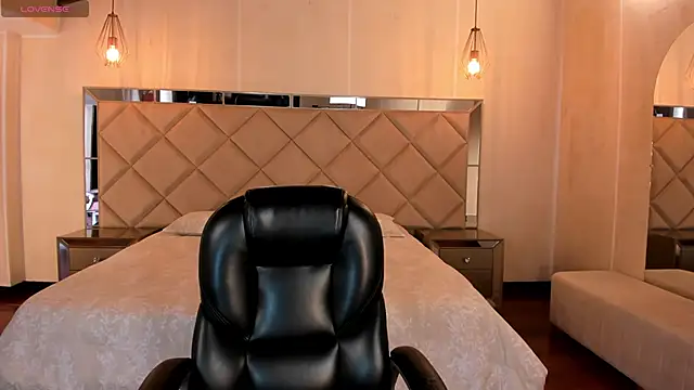 Snapshot of TiffannySins chatting on 02/28/26, 06:53 TiffannySins online show from 02/28/26, 06:53