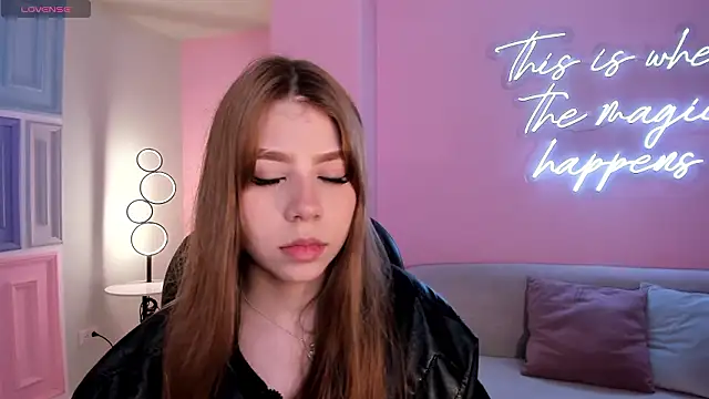 Snapshot of TiffannySins chatting on 03/08/26, 11:08 TiffannySins online show from 03/08/26, 11:08