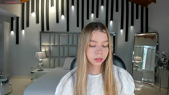 TiffannySins online show from 06/14/26, 04:53