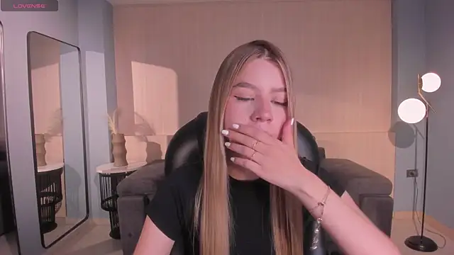 TiffannySins online show from 06/26/26, 04:17