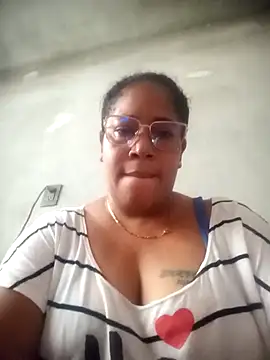 Snapshot of Big_ass_submissive chatting on 09/17/25, 07:04 Big ass submissive online show from 09/17/25, 07:04