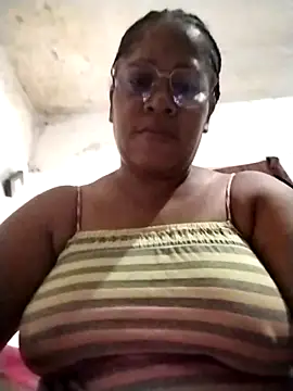 Snapshot of Big_ass_submissive chatting on 09/24/25, 06:00 Big ass submissive online show from 09/24/25, 06:00