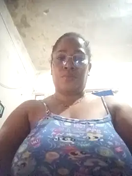 Snapshot of Big_ass_submissive chatting on 10/18/25, 12:50 Big ass submissive online show from 10/18/25, 12:50