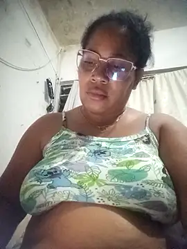 Snapshot of Big_ass_submissive chatting on 10/22/25, 12:22 Big ass submissive online show from 10/22/25, 12:22