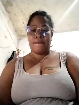 Snapshot of Big_ass_submissive chatting on 10/25/25, 01:18 Big ass submissive online show from 10/25/25, 01:18