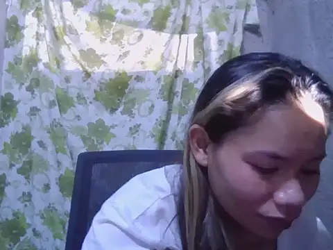 Snapshot of Sweeetgurll chatting on 11/16/25, 12:38 Sweeetgurll online show from 11/16/25, 12:38