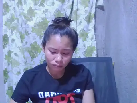 Snapshot of Sweeetgurll chatting on 11/18/25, 03:27 Sweeetgurll online show from 11/18/25, 03:27