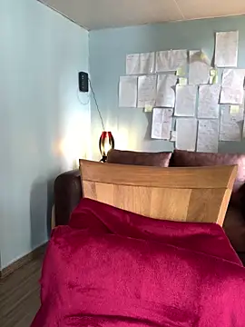 Snapshot of Canneela chatting on 10/27/25, 05:50 Canneela online show from 10/27/25, 05:50