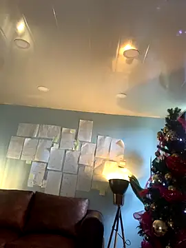 Snapshot of Canneela chatting on 11/16/25, 12:00 Canneela online show from 11/16/25, 12:00