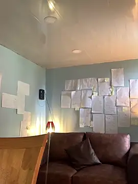 Snapshot of Canneela chatting on 11/18/25, 03:05 Canneela online show from 11/18/25, 03:05