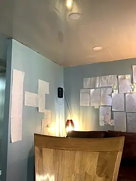 Snapshot of Canneela chatting on 11/21/25, 01:10 Canneela online show from 11/21/25, 01:10