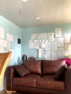 Snapshot of Canneela chatting on 11/30/25, 06:12 Canneela online show from 11/30/25, 06:12