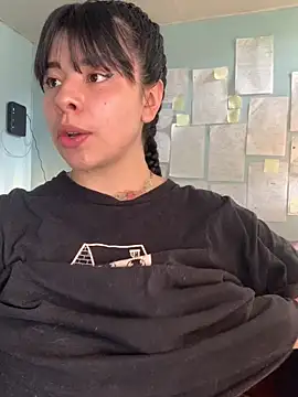 Snapshot of Canneela chatting on 12/02/25, 04:35 Canneela online show from 12/02/25, 04:35