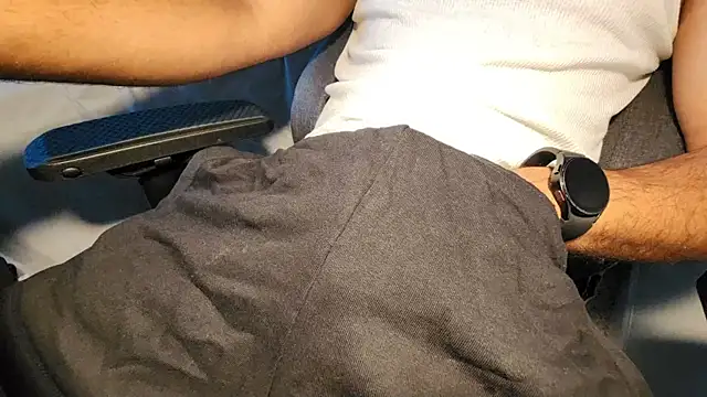 Snapshot of catt18 chatting on 09/13/25, 02:50 catt18 online show from 09/13/25, 02:50