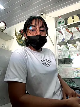 Kyra  Rose online show from 12/17/25, 06:47