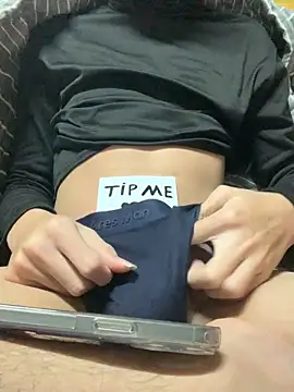 Snapshot of themloncuaem chatting on 10/31/25, 12:50 themloncuaem online show from 10/31/25, 12:50