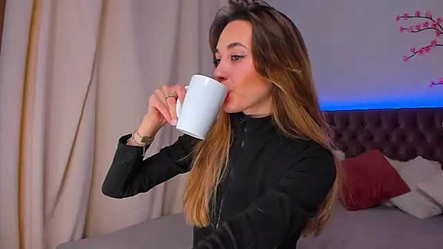 Snapshot of AlexaWilds chatting on 11/29/25, 06:27 AlexaWilds online show from 11/29/25, 06:27