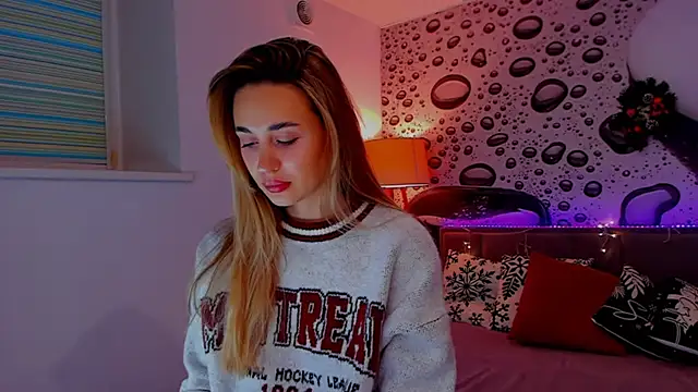 Snapshot of AlexaWilds chatting on 12/21/25, 06:20 AlexaWilds online show from 12/21/25, 06:20