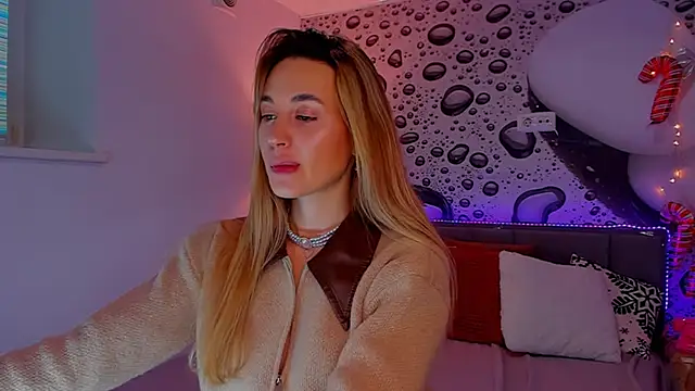 Snapshot of AlexaWilds chatting on 01/18/26, 01:15 AlexaWilds online show from 01/18/26, 01:15