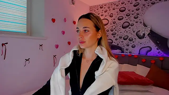 Snapshot of AlexaWilds chatting on 02/04/26, 01:39 AlexaWilds online show from 02/04/26, 01:39