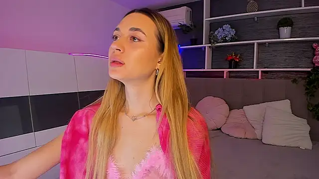 Snapshot of AlexaWilds chatting on 02/15/26, 06:21 AlexaWilds online show from 02/15/26, 06:21