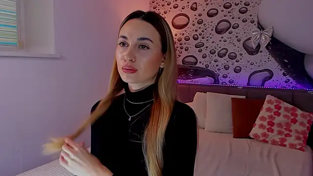 Snapshot of AlexaWilds chatting on 02/25/26, 01:32 AlexaWilds online show from 02/25/26, 01:32