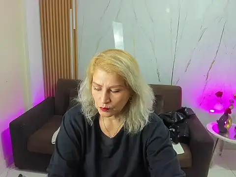 Snapshot of Juanitarubia chatting on 11/22/25, 07:02 Juanitarubia online show from 11/22/25, 07:02